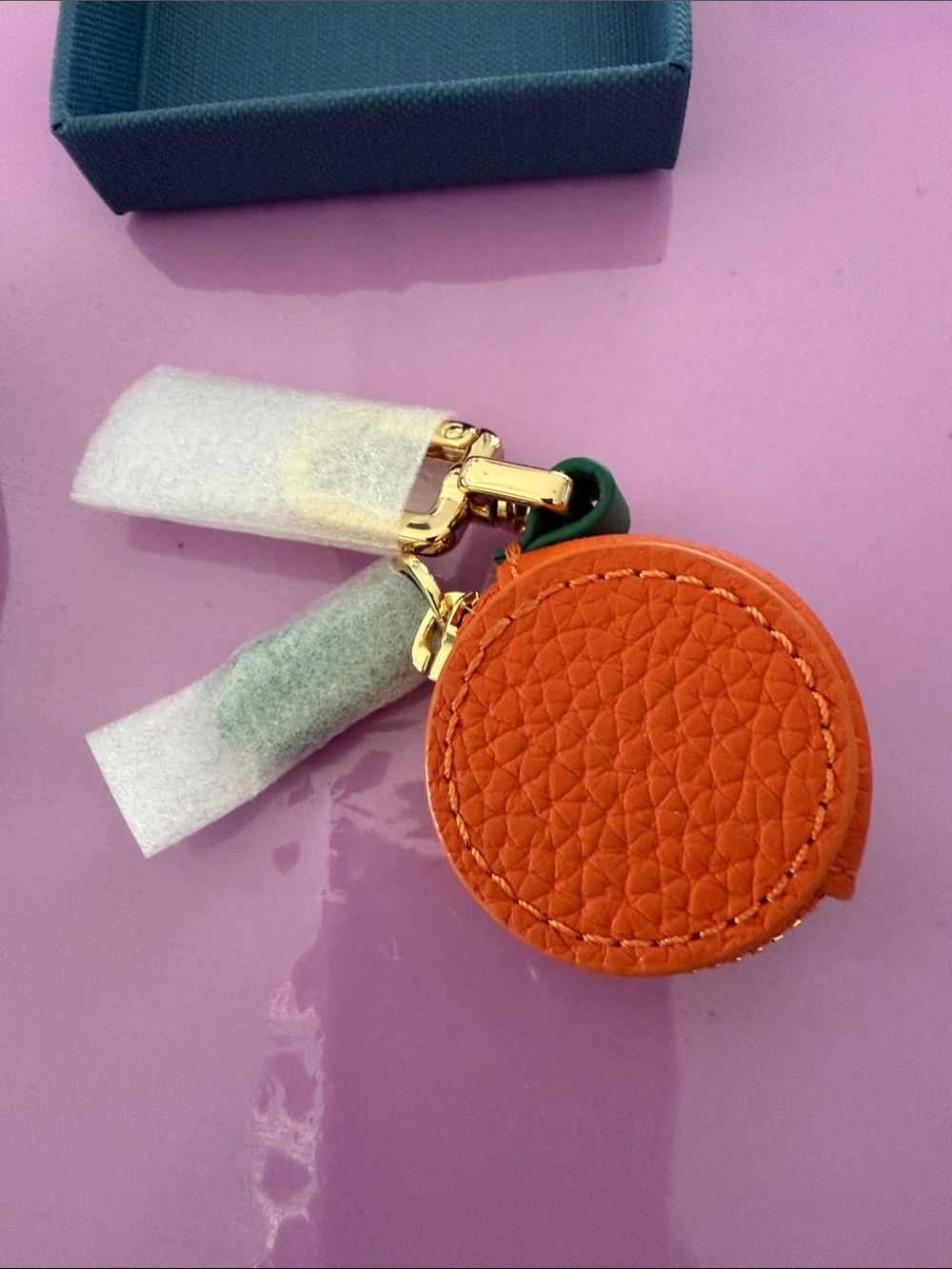 New in box Maison de Sabre Orange Leather Citrus AirTag keychain - Picture 3 of 4
